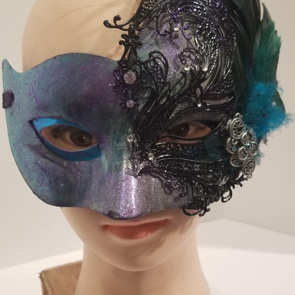 911 Mardi Gras mask